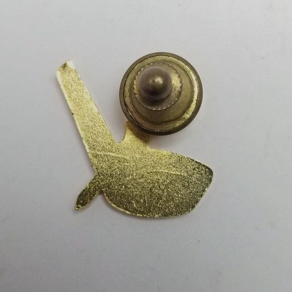 Vintage Golf Club Tee and Ball White Enamel Gold Tone Brooch Lapel Pin, Golfer - Picture 3 of 6
